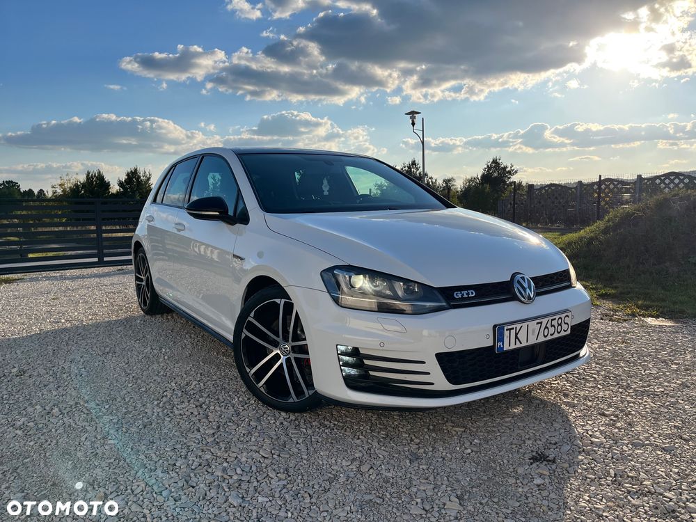 Volkswagen Golf - 1