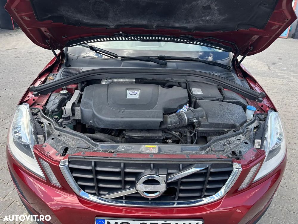 Volvo XC 60 D5 AWD Momentum - 8