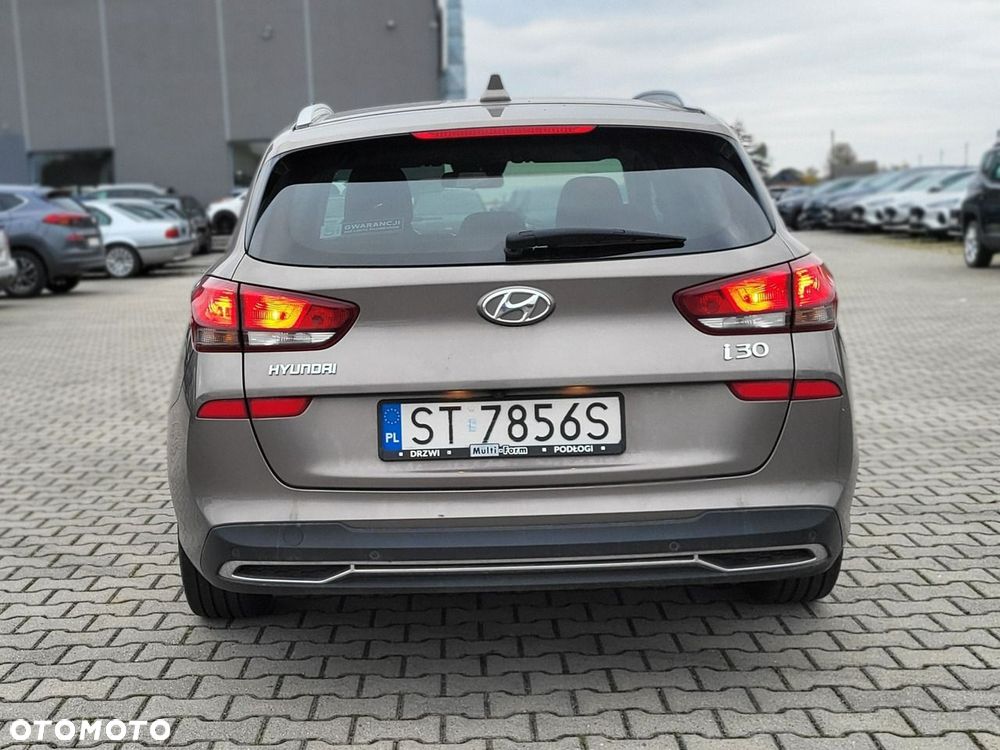 Hyundai i30 1.6 D Comfort DCT - 6