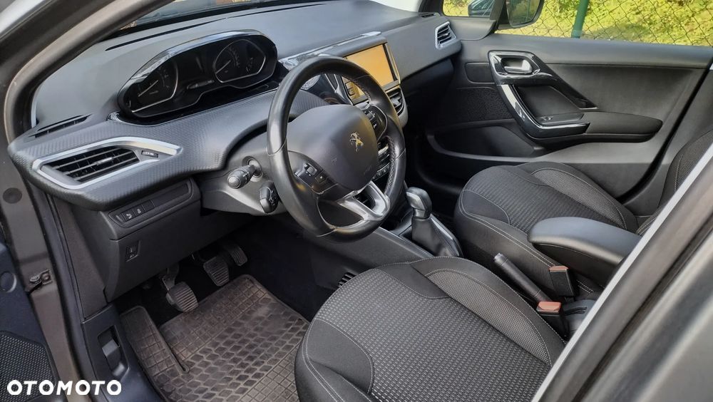 Peugeot 208 1.2 PureTech Allure - 26