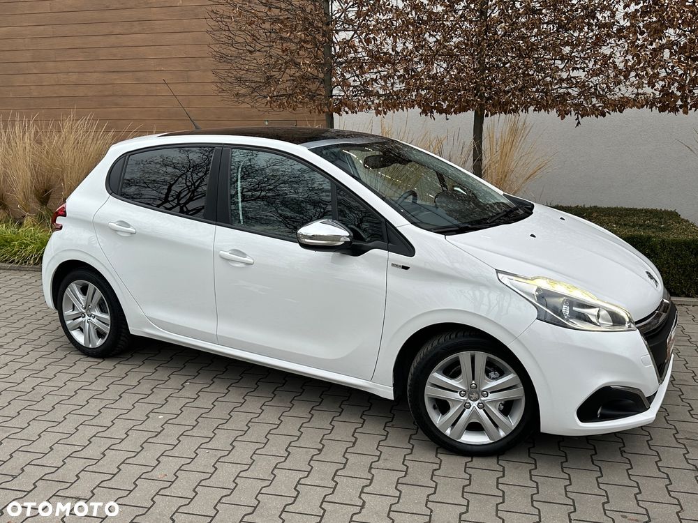 Peugeot 208 - 17