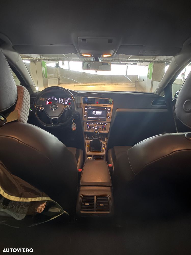 Volkswagen Golf - 8
