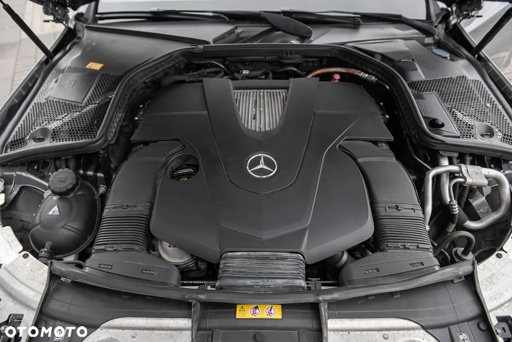 Mercedes-Benz Klasa C 400 4-Matic 9G-TRONIC - 40