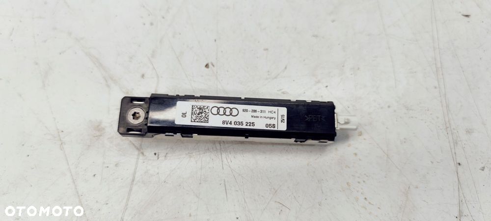 WZMACNIACZ ANTENOWY AUDI A3 8V 8V4035225 - 1