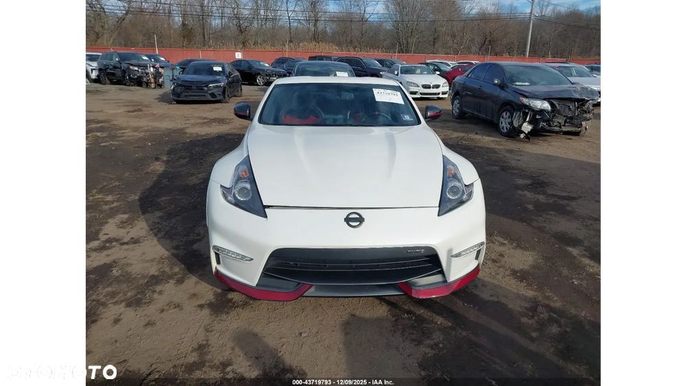 Nissan 370 Z - 2