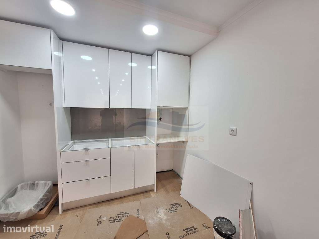 T3 em remodelação total - com logradouro - Falagueira - Grande imagem: 5/15