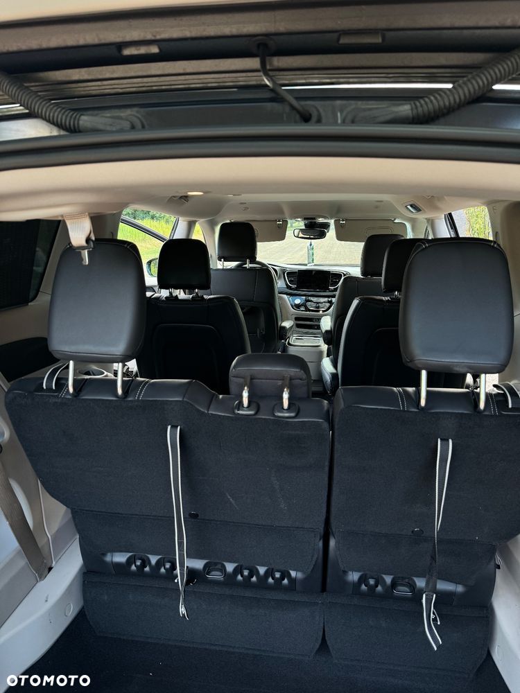 Chrysler Pacifica - 30