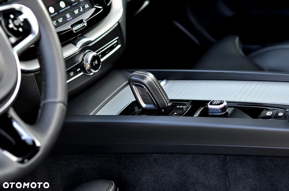 Volvo XC 60 T6 AWD Recharge Geartronic RDesign - 16