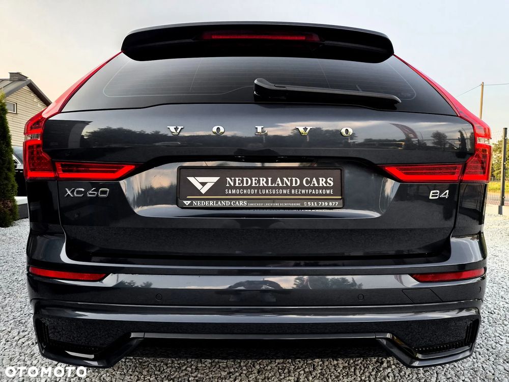 Volvo XC 60 B4 D Plus Dark - 40