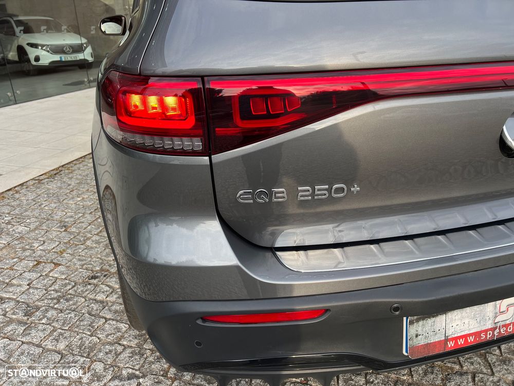 Mercedes-Benz EQB 250+ AMG Line - 6