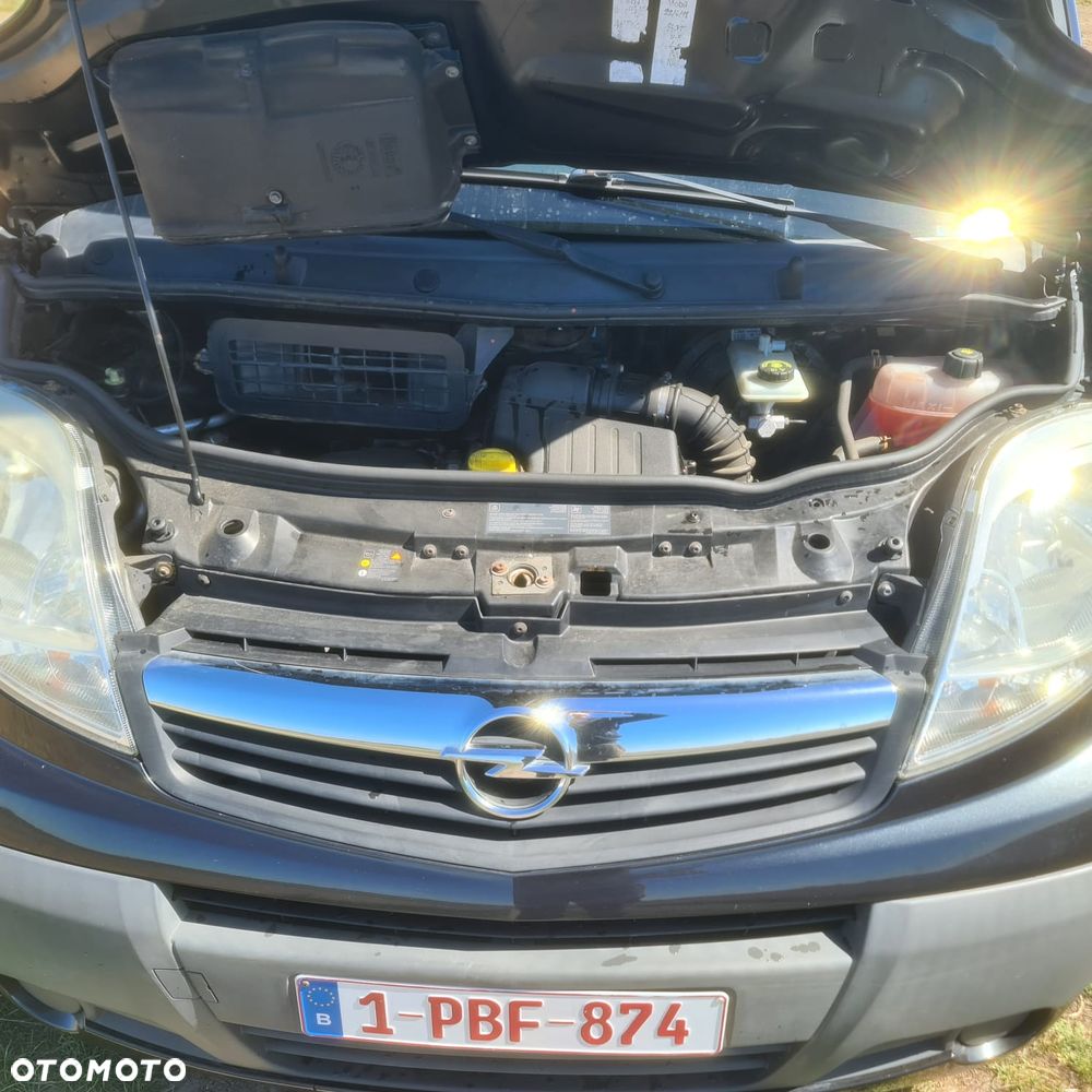 Opel VIVARO 6-OSOBOWY - 6