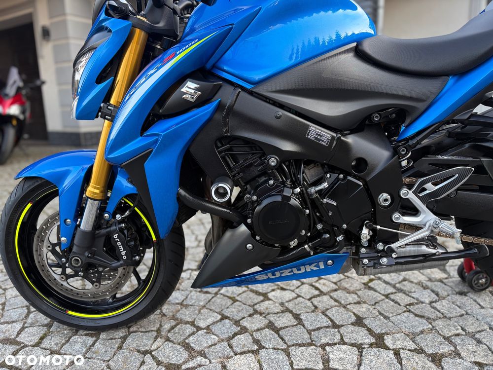 Suzuki GSX - 31
