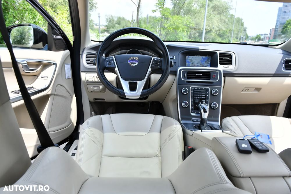 Volvo V60 D6 Plug-In-Hybrid AWD Geartronic Summum - 35