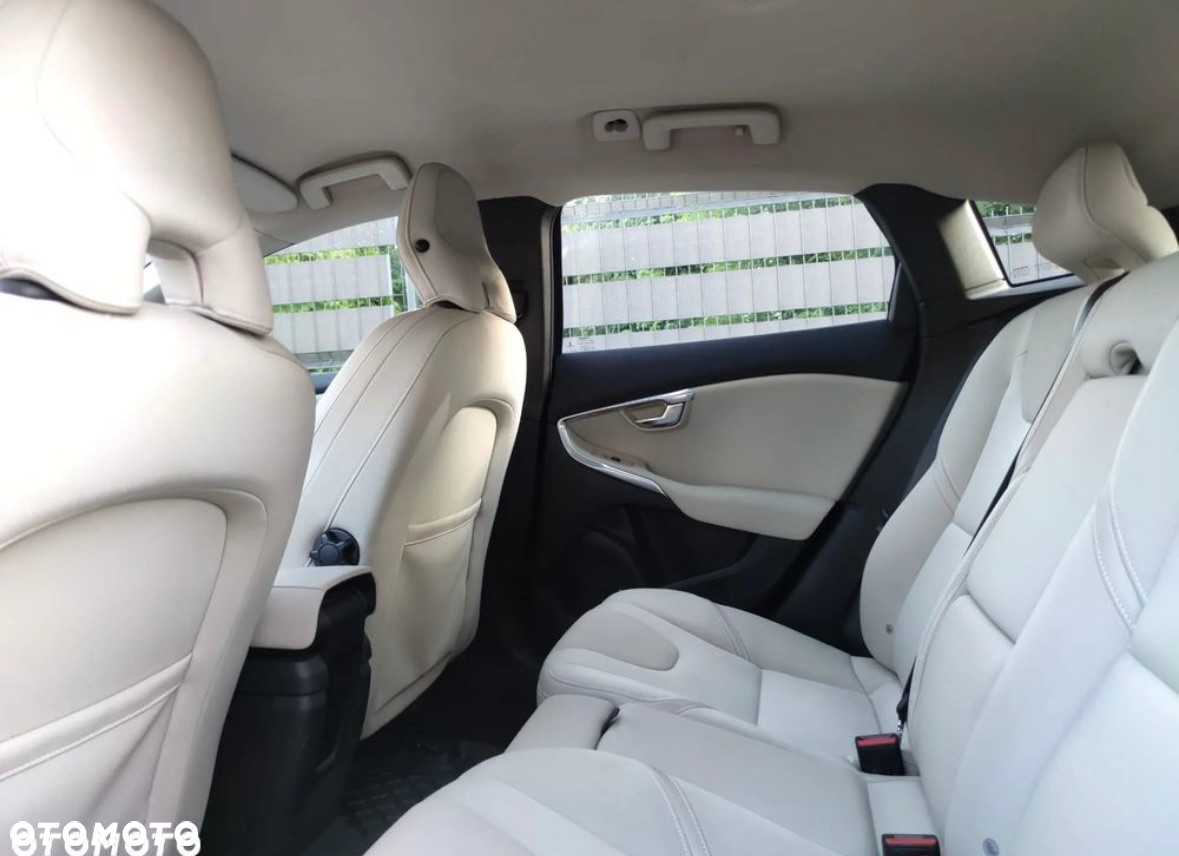 Volvo V40 D3 Momentum - 16