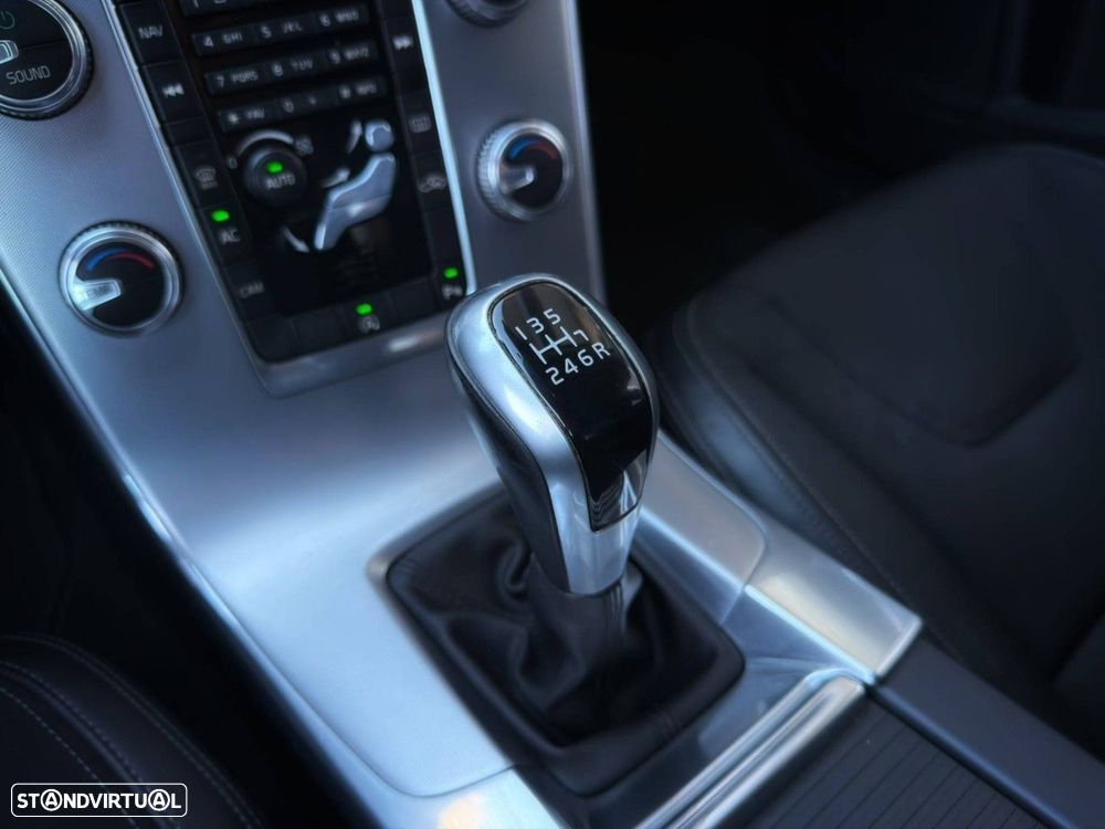 Volvo V60 2.0 D2 Momentum Drive - 23