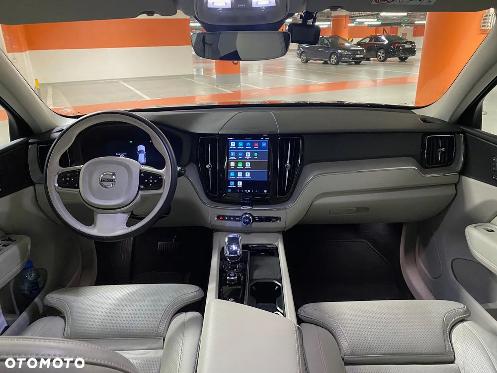 Volvo XC 60 B4 D AWD Plus Dark - 12