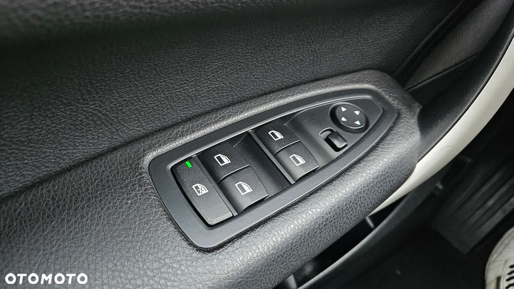 BMW Seria 1 116d EfficientDynamics Edition Sport Line - 23