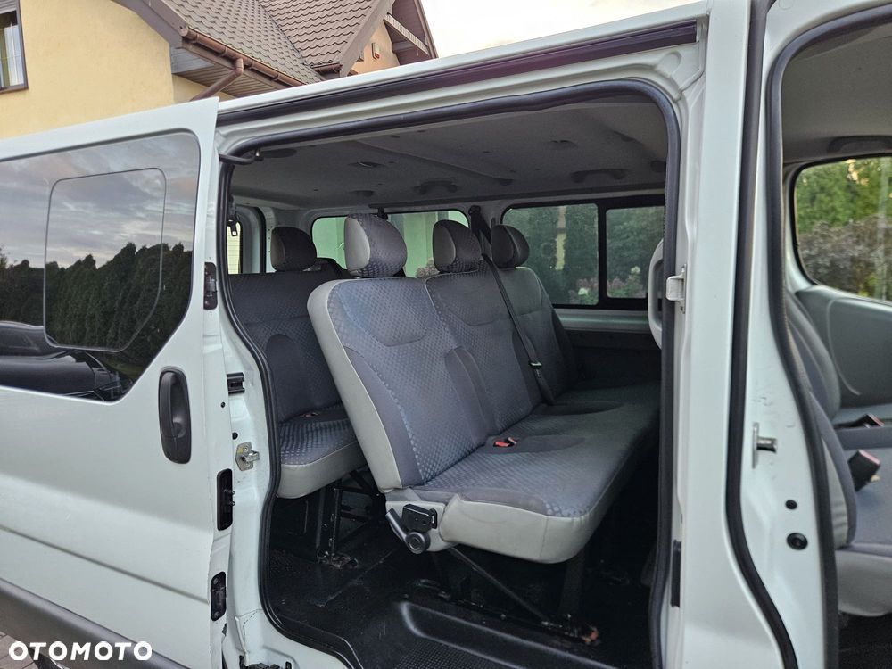 Renault Trafic Passenger Expression - 11