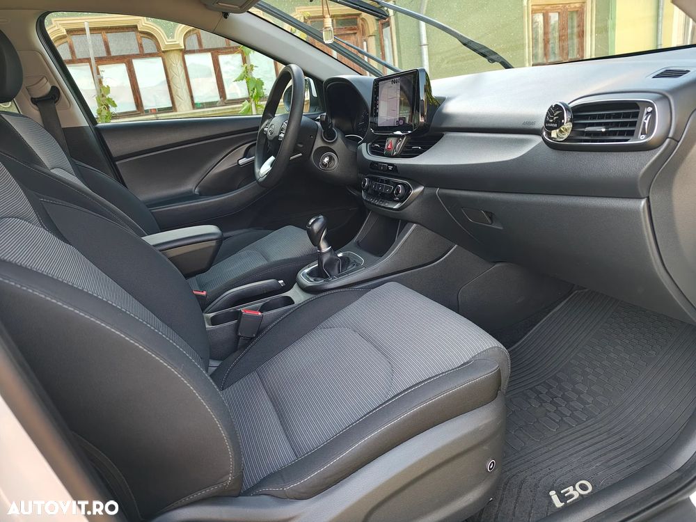 Hyundai i30 1.4 100CP 5DR M/T Comfort - 15