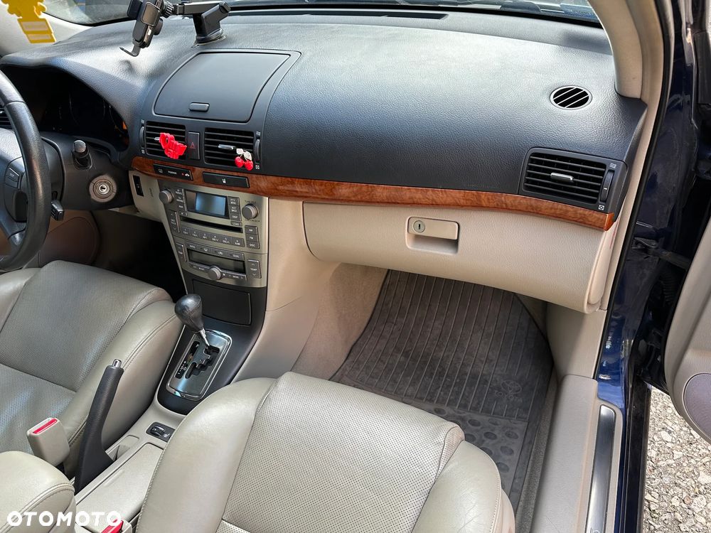 Toyota Avensis - 18
