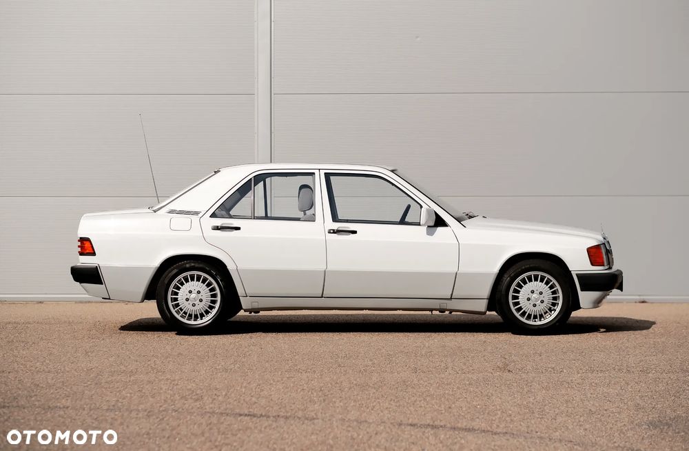 Mercedes-Benz W201 (190) - 6