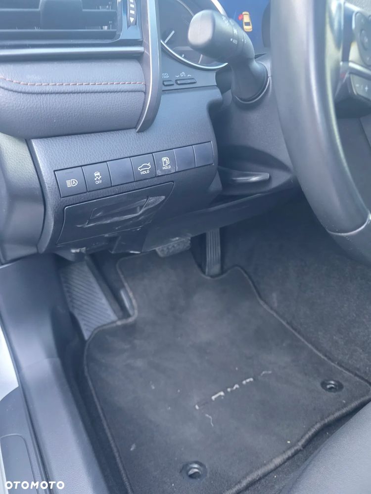 Toyota Camry - 17
