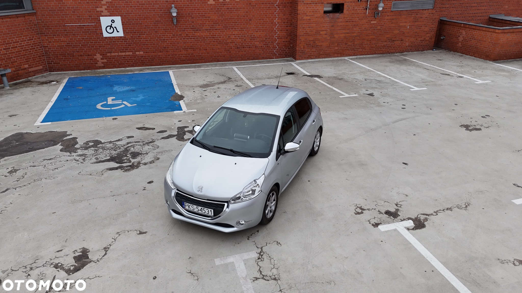 Peugeot 208 - 5