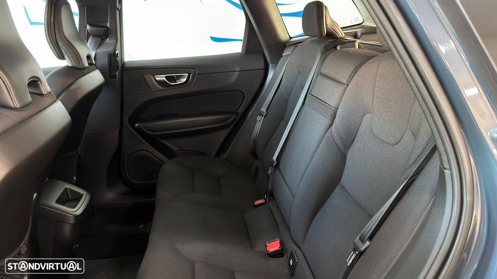 Volvo XC 60 2.0 B4 Momentum Plus Geartronic - 5