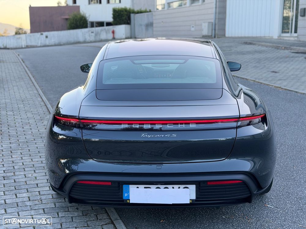 Porsche Taycan 4S - 22