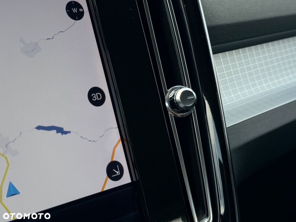 Volvo XC 40 D4 AWD Geartronic Momentum Pro - 26
