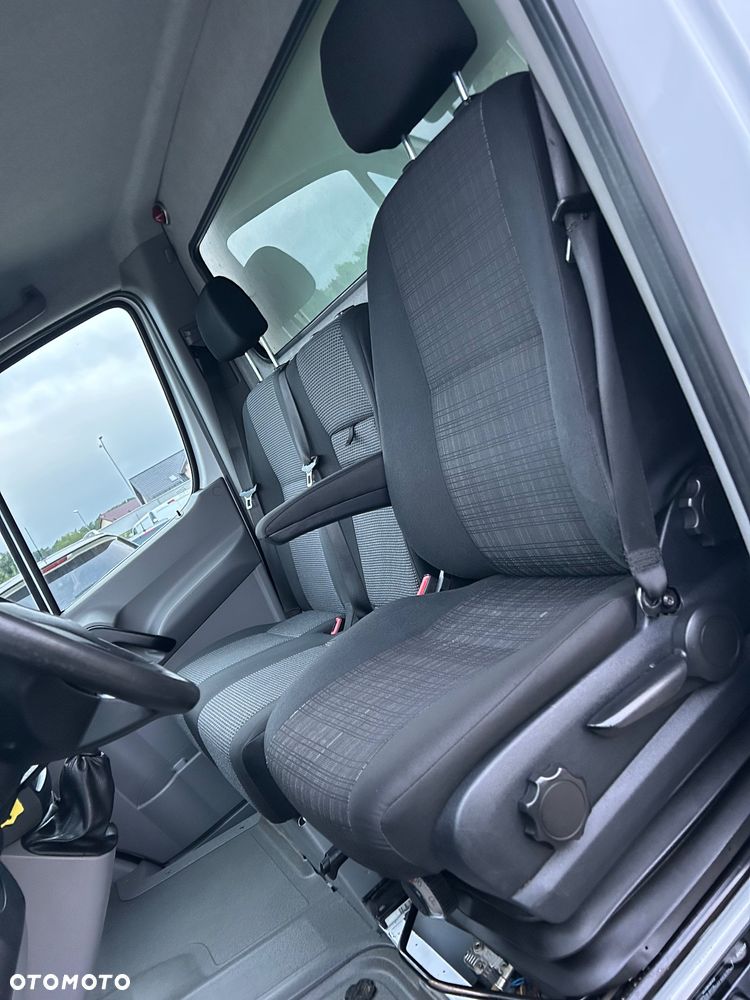 Mercedes-Benz Sprinter - 11