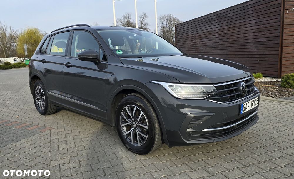 Volkswagen Tiguan - 1