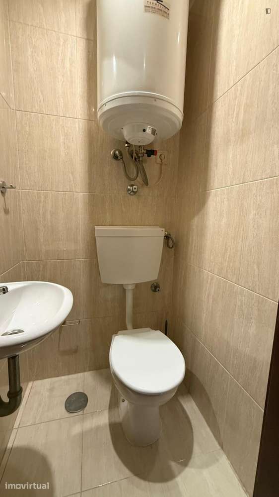 Quarto - localizado em Paranhos Porto - Grande imagem: 2/15