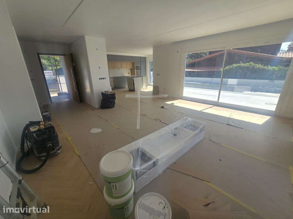 Moradia isolada T4, arquitetura contemporânea com garagem e piscina... - Grande imagem: 4/44