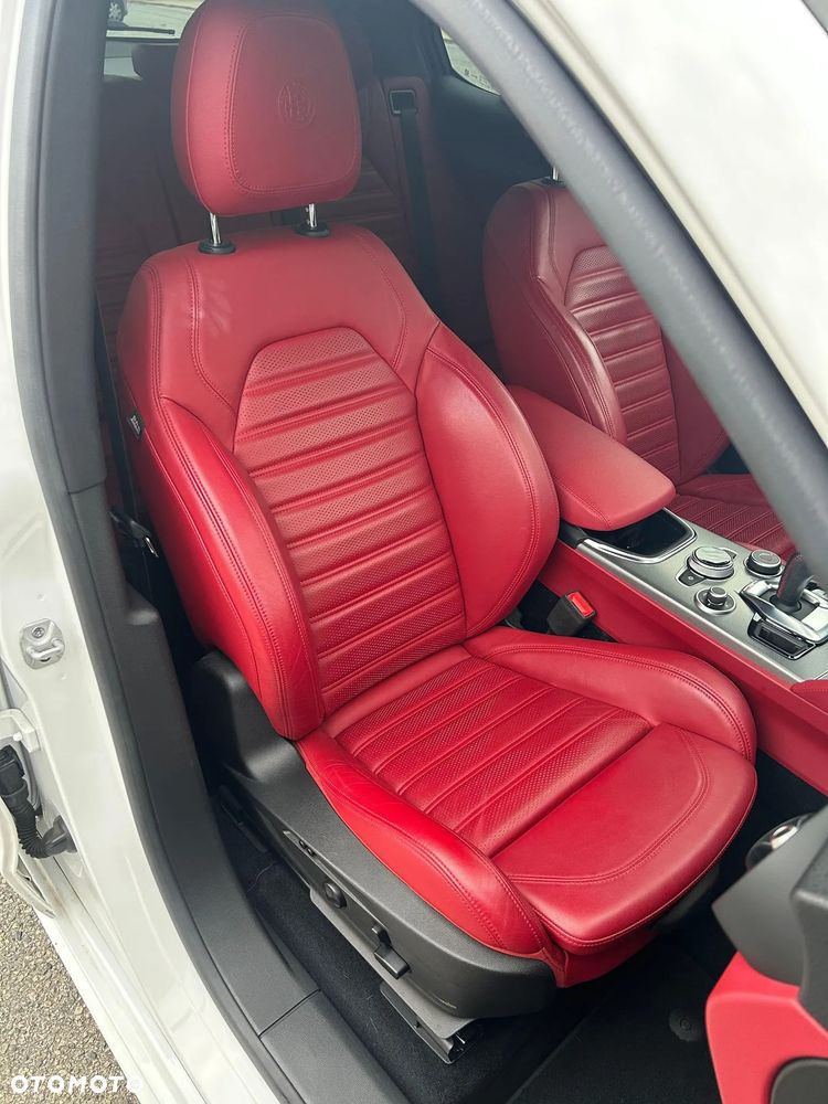Alfa Romeo Stelvio 2.0 Turbo 16V AT8-Q4 Ti - 24