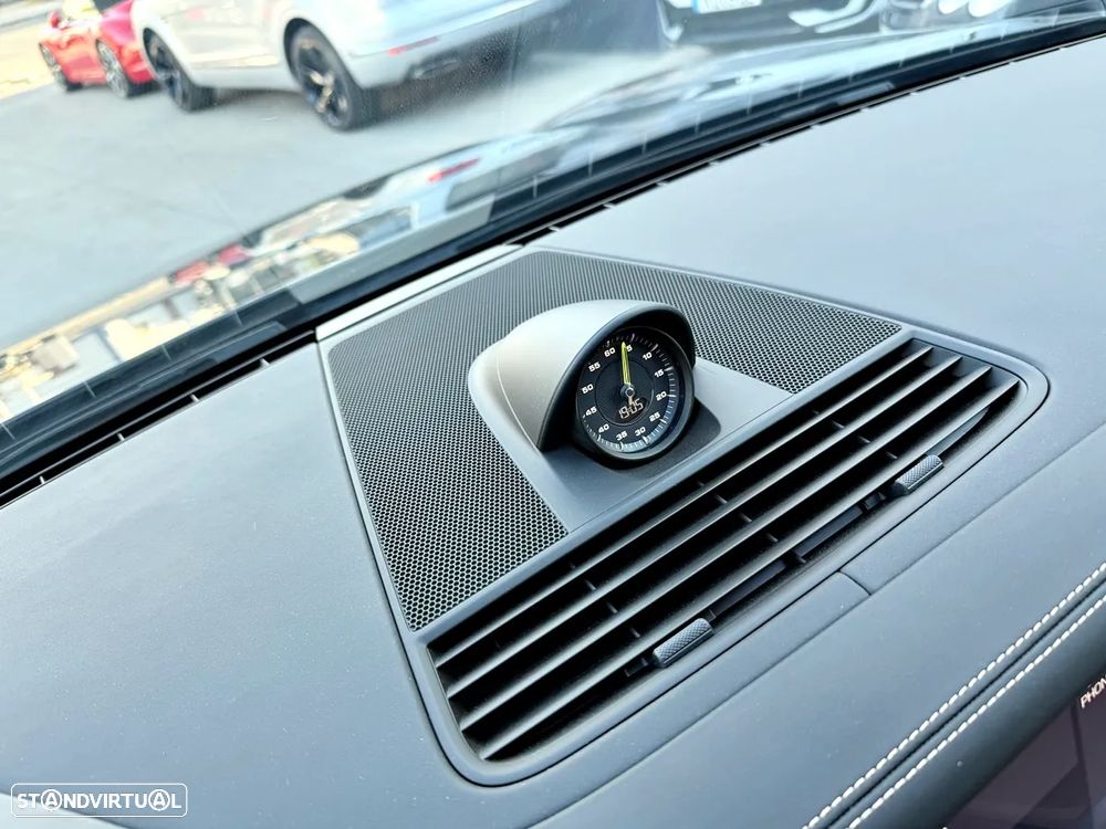 Porsche Panamera 4 E-Hybrid Platinum Edition - 16