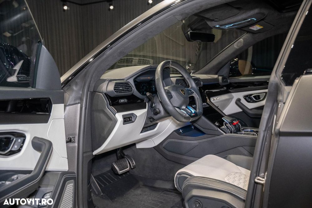 Lamborghini URUS - 32