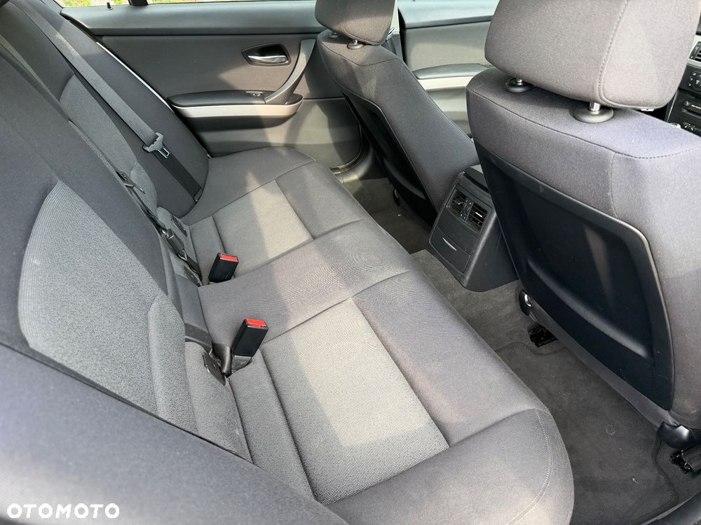 BMW Seria 3 318i Edition Sport - 18