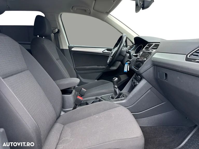Volkswagen Tiguan - 11