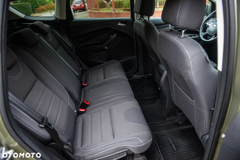 Ford Kuga 2.0 TDCi 2x4 Titanium - 24