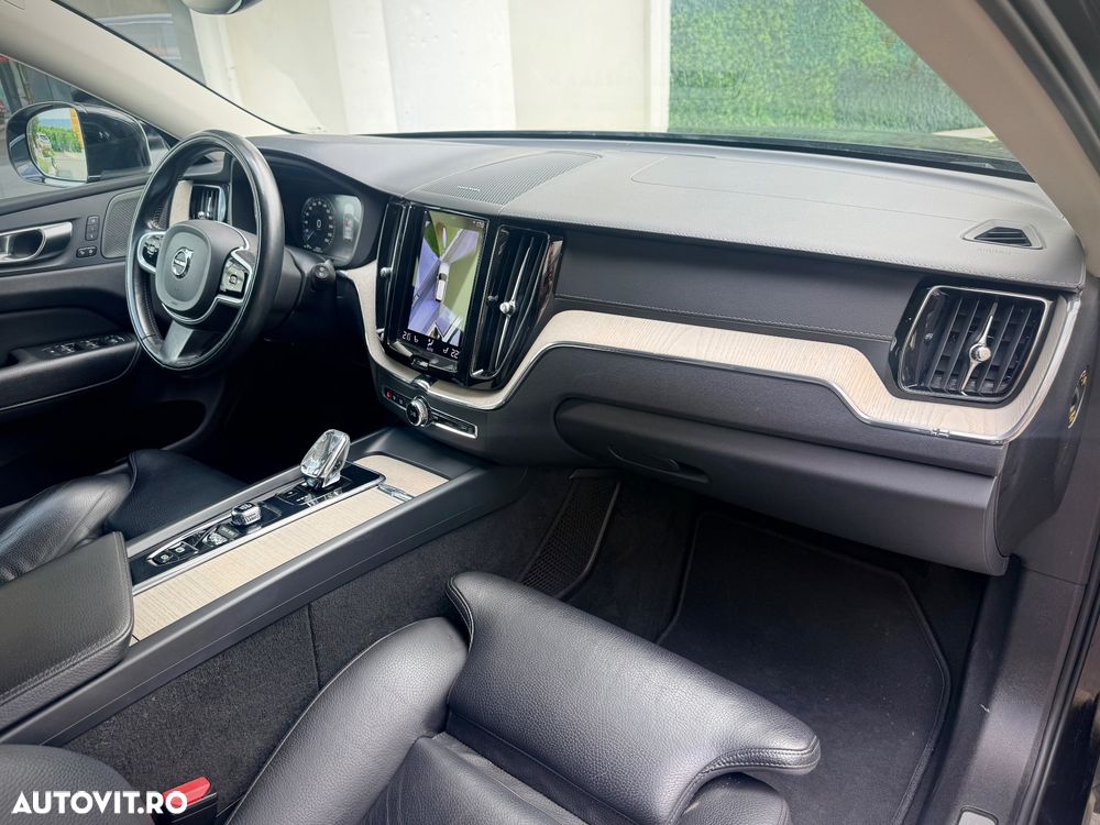 Volvo XC 60 B4 D AWD Plus Dark - 9