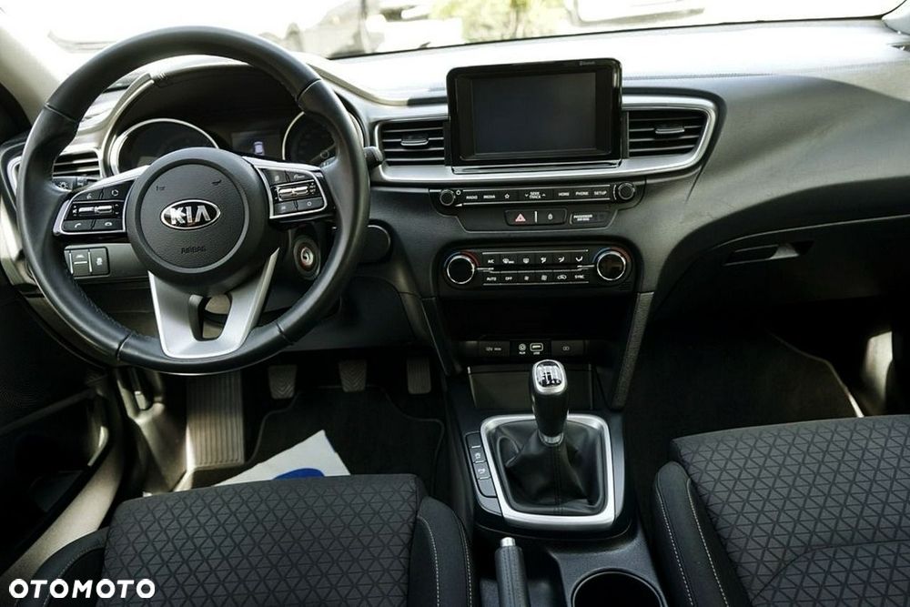 Kia Ceed - 25