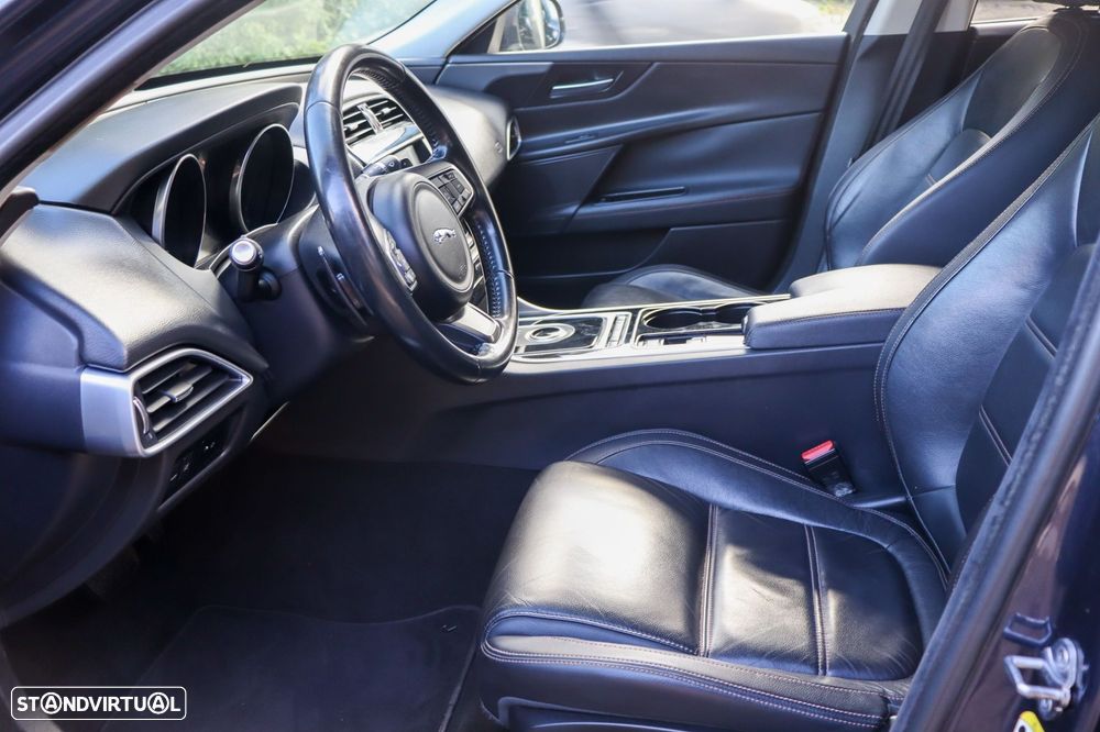 Jaguar XE 2.0 D Portfolio AWD Aut. - 10