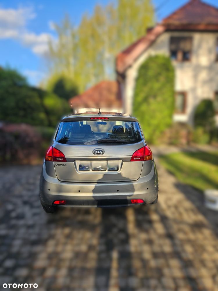 Kia Venga - 9