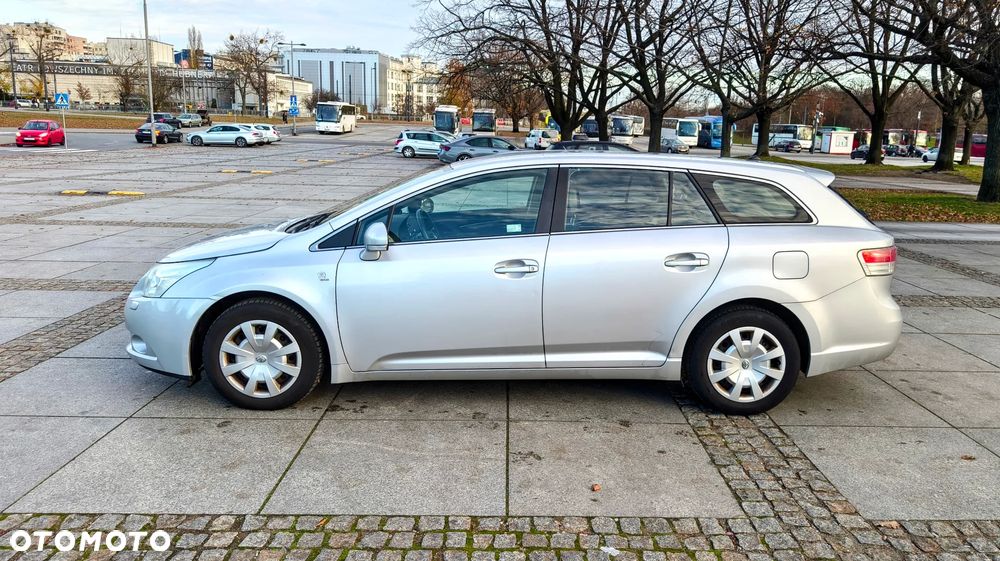 Toyota Avensis 2.0 D-4D Luna - 4