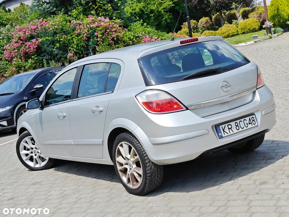 Opel Astra 2.0 T Cosmo - 3