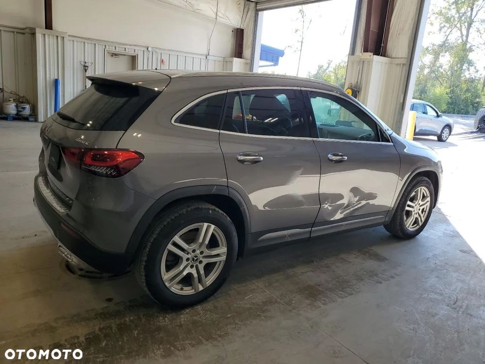 Mercedes-Benz GLA 250 4-Matic - 4