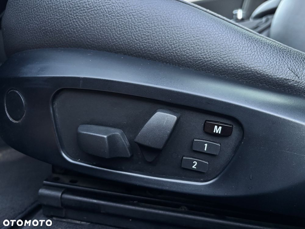 BMW X1 xDrive20d - 34