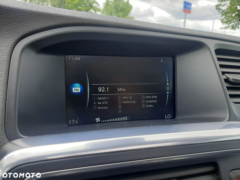 Volvo V60 D2 R-Design Momentum - 19