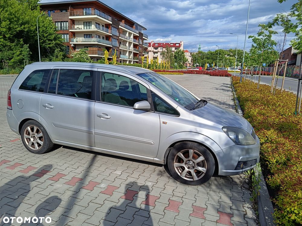 Opel Zafira 1.8 Cosmo EasyTronic - 1